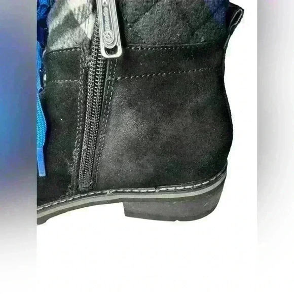 Blondo Raina Waterproof Ankle Boots Blue Flannel trim 9.5​ - Picture 13 of 16